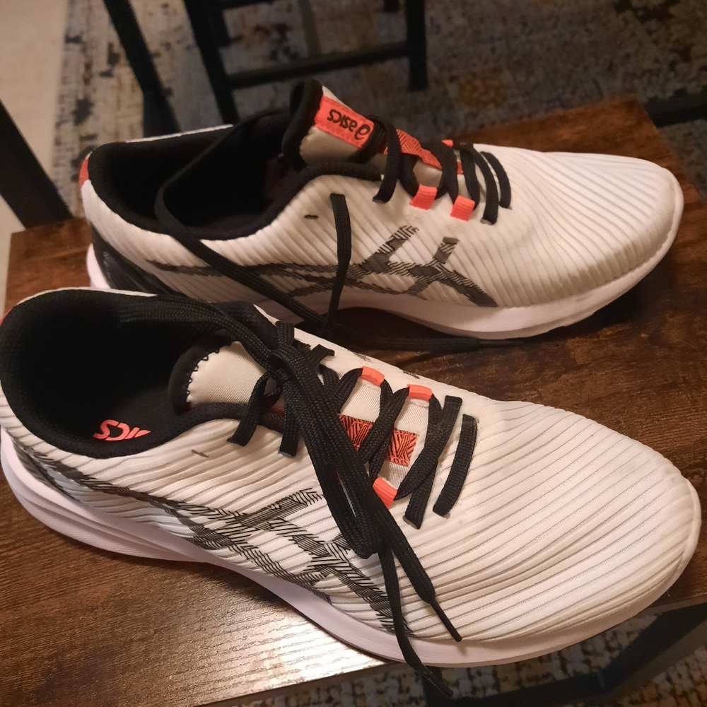 Asics - Picture 2 of 3